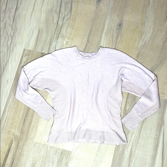 Lululemon Light Pink Crew Neck Sweater with Long Sleeves and Relaxed Fit - Picture 1 of 2